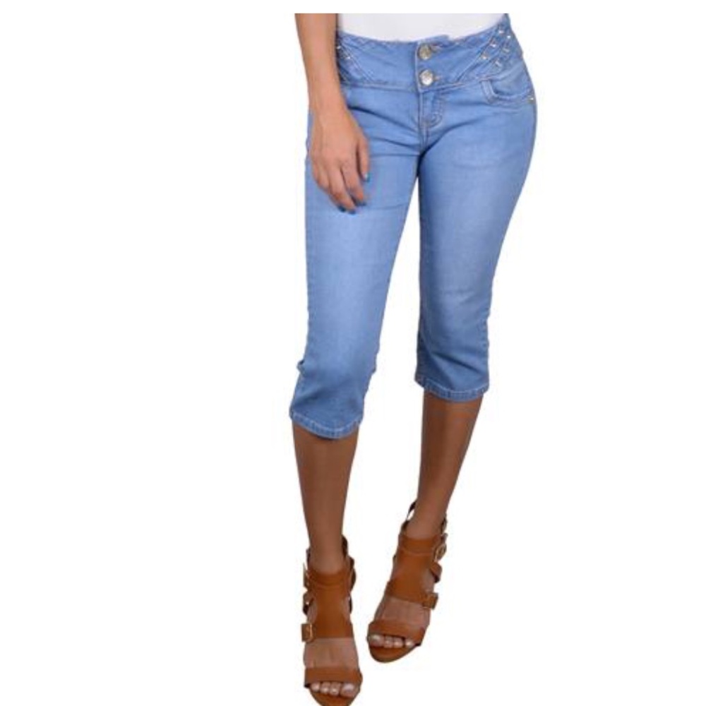 Light Wash Jean Capri - 118